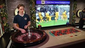 Studio dealer langsung Dream Gaming dengan multi-kamera dan antarmuka permainan interaktif